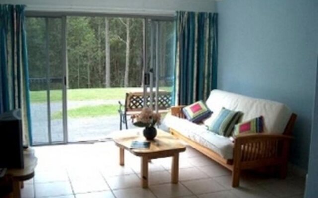 Lakeshore Lodge