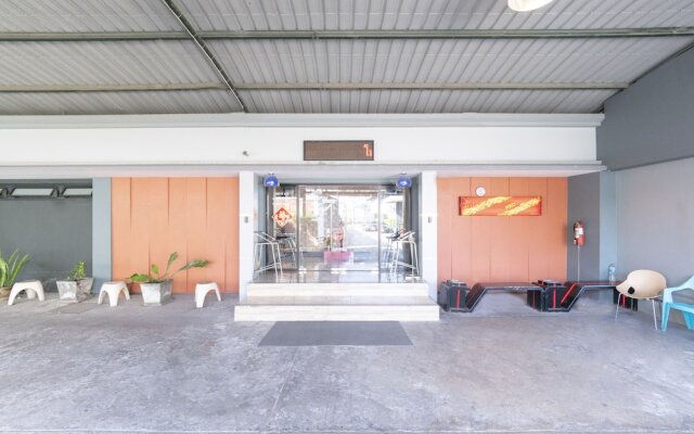 OYO 75382 Chonburi Hotel