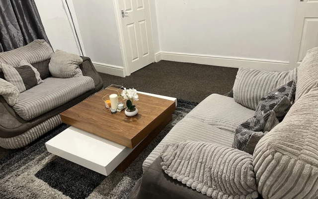 Guesthouse-2br-parking-wifi-toiletriesprovided