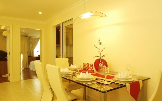 Golden Globe Apartment