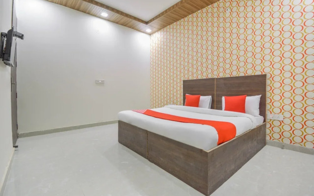 OYO 49906 Hotel Discovery Inn