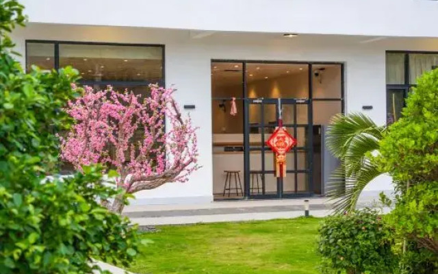 Wanning Riyuewan Flower Romantic Homestay