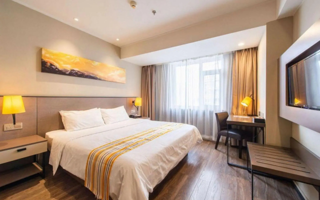 Homeinn Plus Hotel (Dandong Yalu River Grand Bridge Broken Bridge Scenic Area Railway Station)