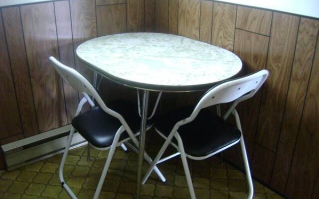 Maple Leaf Inn & Suites