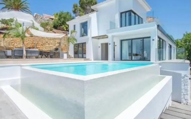Sunrise Villa Marbella by Lodgerstrip