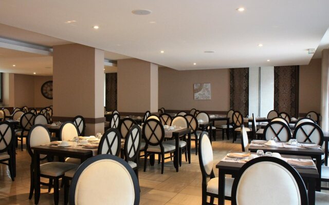 Henry II Hotel