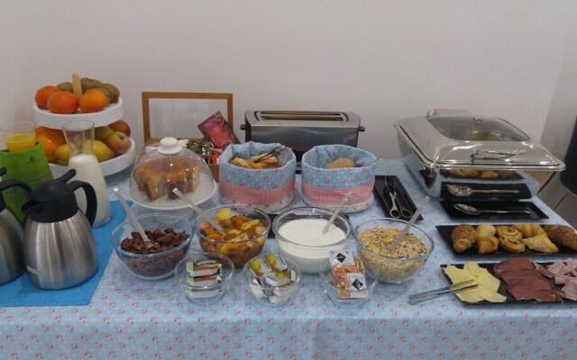 Lisbon Terrace Suites Apartment for Large Groups with Amazing Terrace
