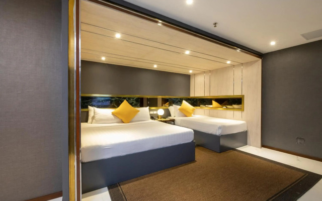 Star Plaza Hotel