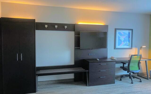 Holiday Inn Express & Suites Hearne by IHG
