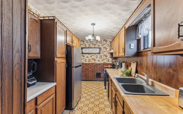 Niagara Falls Getaway: Perfect Place To Unwind 2 Bedroom Home by RedAwning