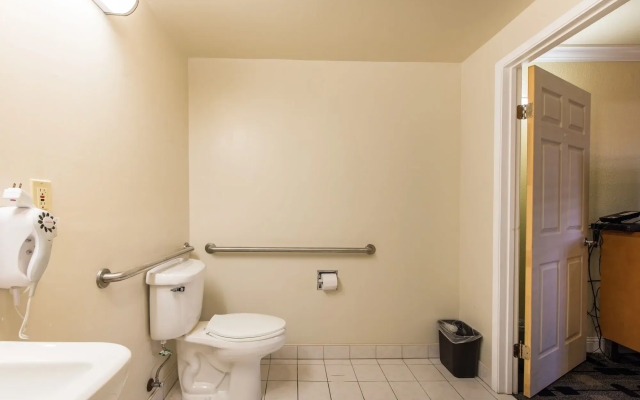 SOMA Park Inn – Civic Center