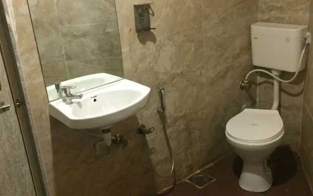 Oyo Flagship 36844 Riverfront