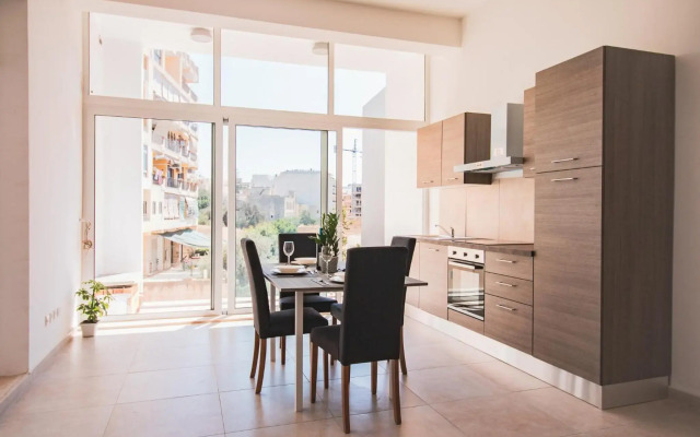 UNIQUE 2 Bedroom in AMAZING location NEAR the SEA