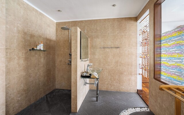 Villa Azure with Infinity Pool