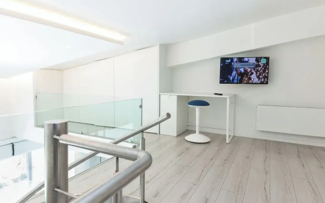 Marousi 2 Bd Luxury Living w Shared Pool