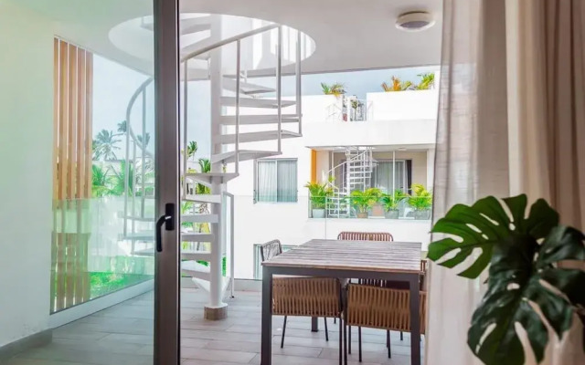 2 bed Penthouse Just Steps From the Beach