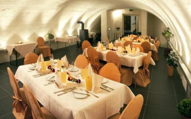 Harry's Vinothek & Restaurant