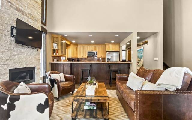 3 Kings Mountain Vista 2 Bedroom Home by RedAwning