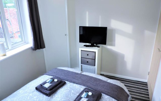 1 Bed Bagshot Pennyhill Accommodation