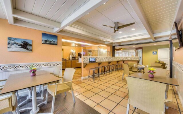 Inn of Naples, Tapestry Collection by Hilton