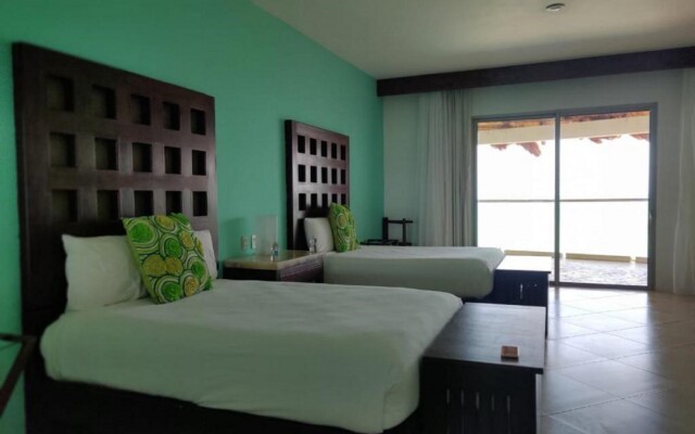 Casa del Puerto by MIJ - Beachfront Hotel