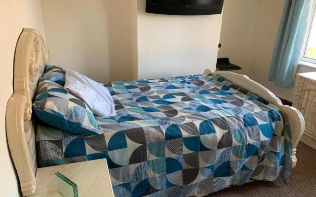 Busybee - Guest House- Self service