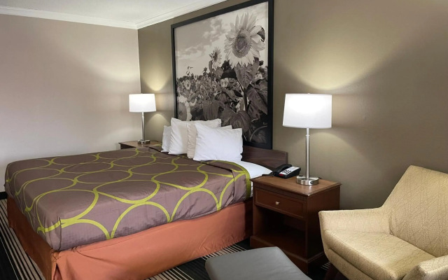 Deluxe Inn & Suites