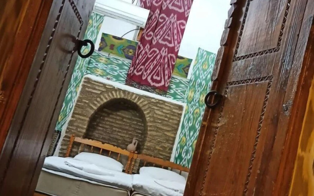 Mekhtar Ambar  Caravan sarai XIX