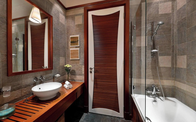 The Ritz-Carlton, Bahrain