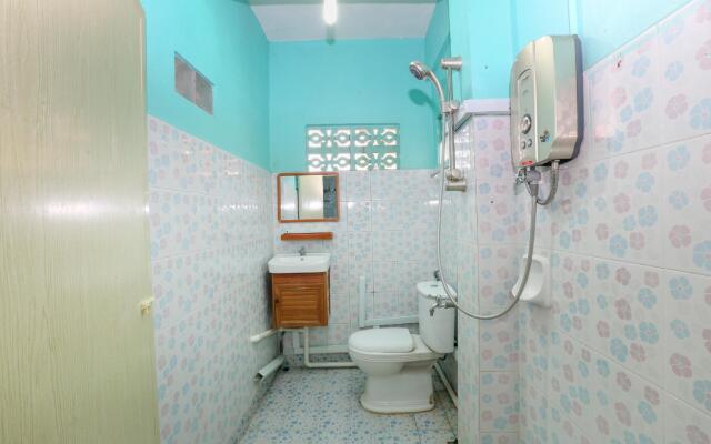 OYO 90048 Damika Hotel