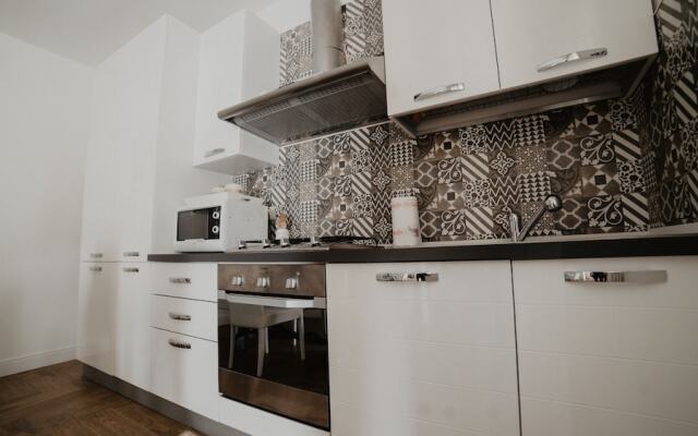 Gold Apartment