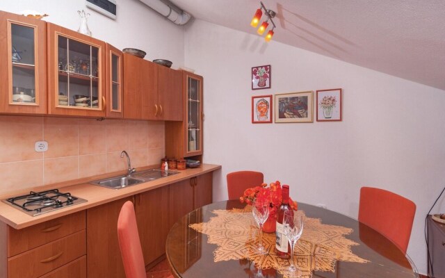 Stunning Home in Pucisca With 3 Bedrooms and Wifi