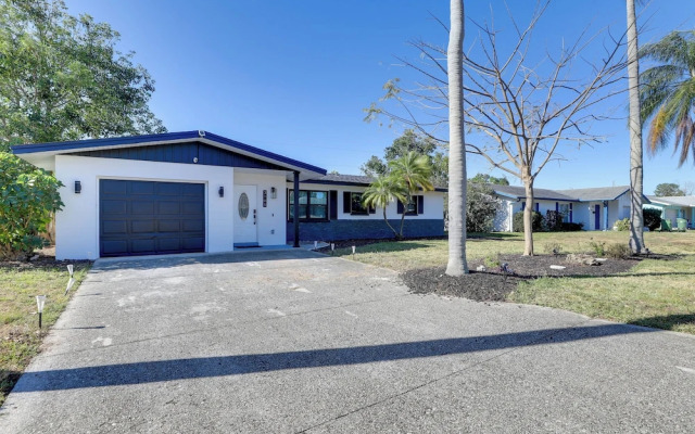 8 Mi to Beaches: Bradenton Home w/ Poolside Oasis!