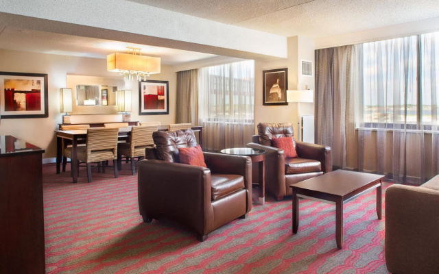 DoubleTree by Hilton New York LaGuardia Airport