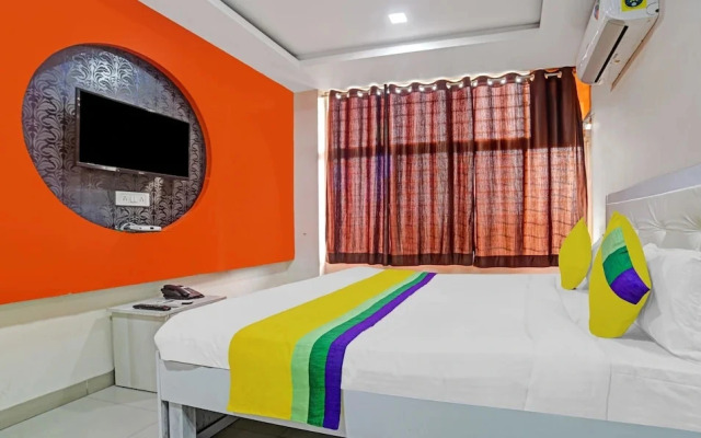 Hotel White House by OYO Rooms