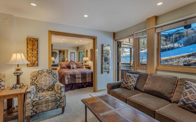 Laurelwood Condominiums Studio Premier Unit 410