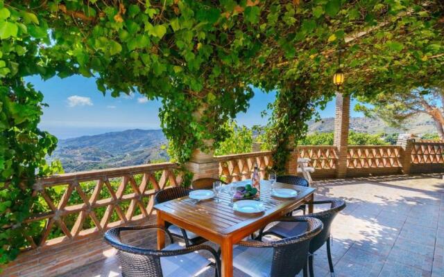 Casa Rosa Frigiliana by Ruralidays