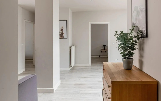 Schoenhouse Avenue by Limehome