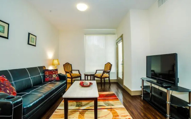 The Hollywood Sunny Apartment