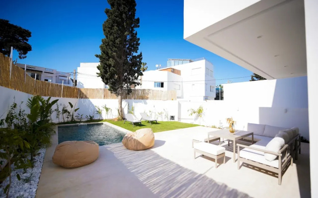 Villa Hermes Seaside and Luxurious