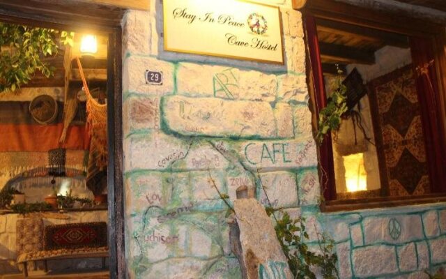 Stay In Peace Cave Hostel