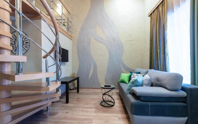 Пять звезд на Ленина 24