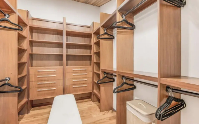 Cedar Loft Villa