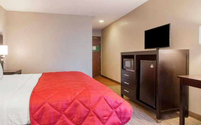 Greenstay Inn & Suites CourtView