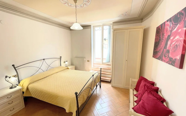 Central Spoleto Apartment With Large Sunny Terrace With Views