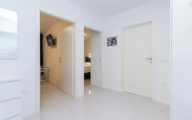 Premium City Center Apartment Tartini 1