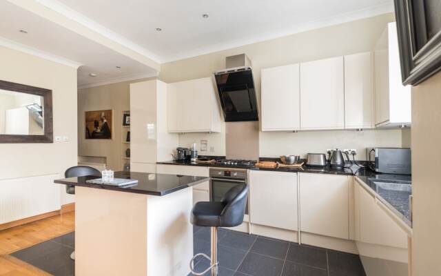 Designer Chelsea Family Home with Garden