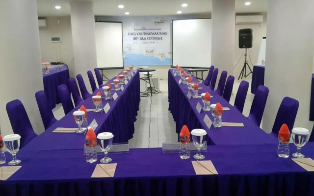 Royal Hotel n' Lounge