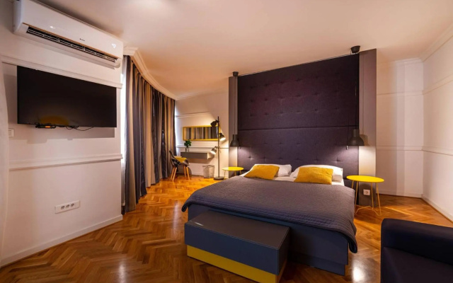 Apartment Sweet City