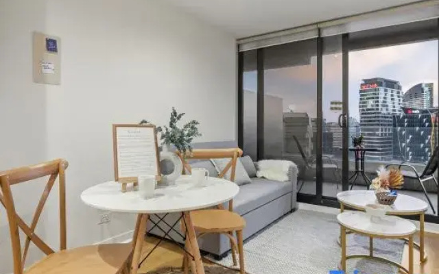 Southern Cross Modern 1BR Steps from Everything MEL CBD